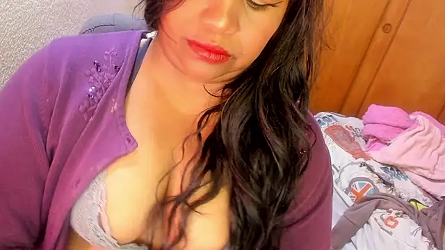 Snapshot of ebonycamelia chatting on 6, 5, 2026 ebonycamelia online show from 6, 5, 2026