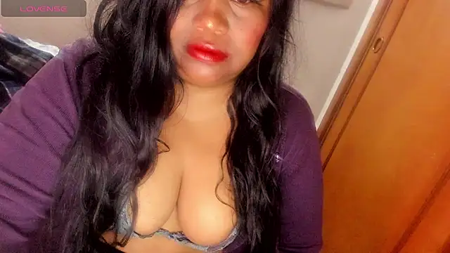Snapshot of ebonycamelia chatting on 8, 7, 2026 ebonycamelia online show from 8, 7, 2026