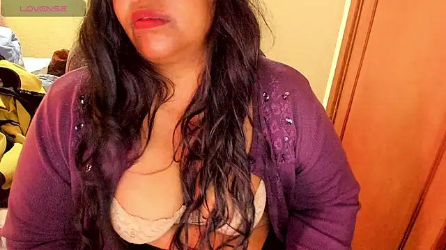 Snapshot of ebonycamelia chatting on 5, 8, 2026 ebonycamelia online show from 5, 8, 2026