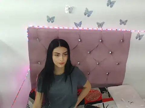 Snapshot of Isardrigue02 chatting on 25, 11, 2025 Isardrigue02 online show from 25, 11, 2025