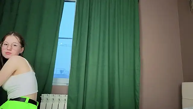 Snapshot of MiraFenech chatting on 28, 11, 2025 MiraFenech online show from 28, 11, 2025