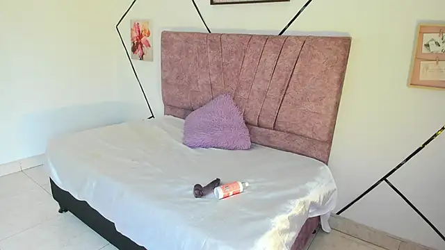 Julieta Lein  online show from 3, 12, 2025