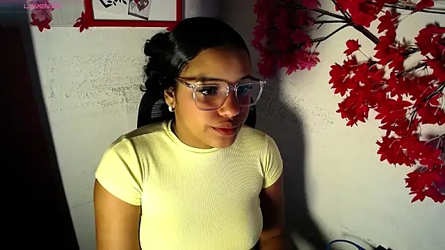 Snapshot of chleo_rosse chatting on 9, 7, 2026 chleo rosse online show from 9, 7, 2026
