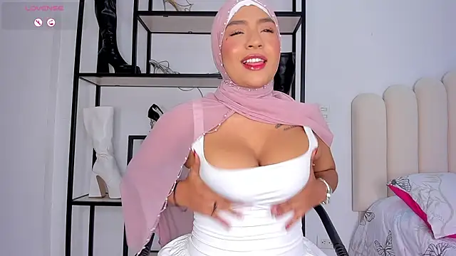 Snapshot of Amira-Zahra chatting on 22, 7, 2026 Amira-Zahra online show from 22, 7, 2026