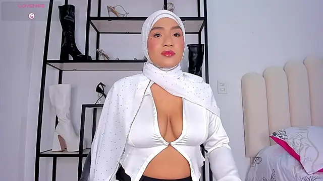 Snapshot of Amira-Zahra chatting on 23, 7, 2026 Amira-Zahra online show from 23, 7, 2026