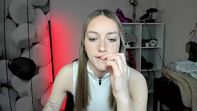 EvelynBlond online show from 16, 1, 2026