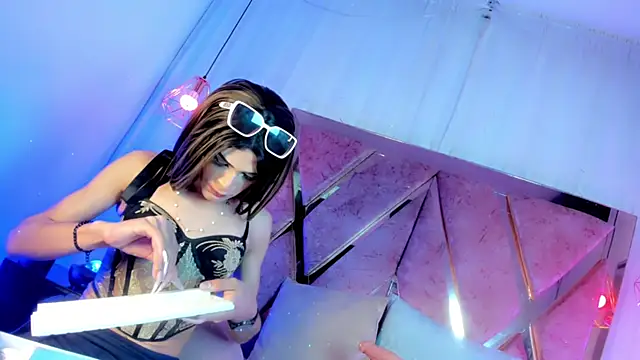 atenea taylor  online show from 3, 12, 2025