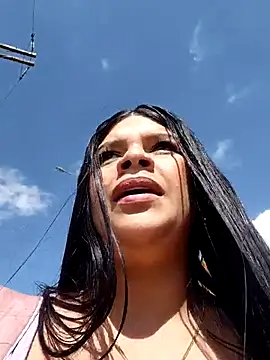 Snapshot of Layla-daring chatting on 9, 5, 2026 Layla-daring online show from 9, 5, 2026