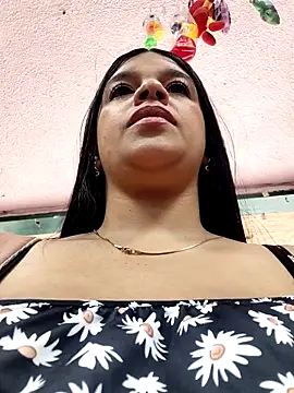Snapshot of Layla-daring chatting on 1, 6, 2026 Layla-daring online show from 1, 6, 2026