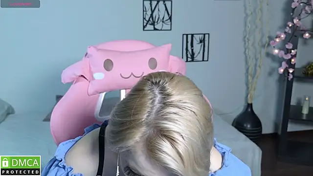 Megan Lora online show from 16, 1, 2026