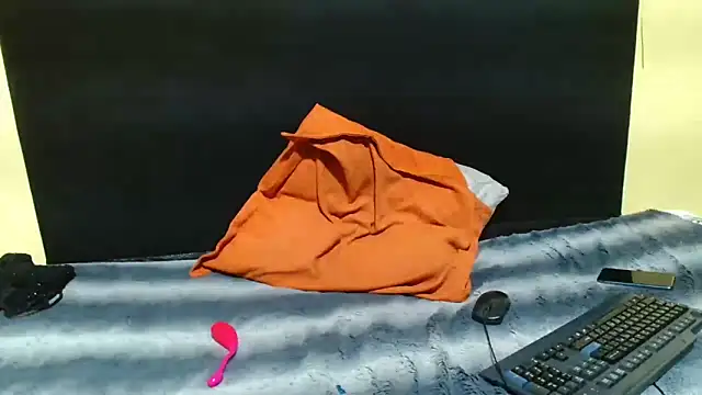 WildHornyTiger18 online show from 27, 2, 2026