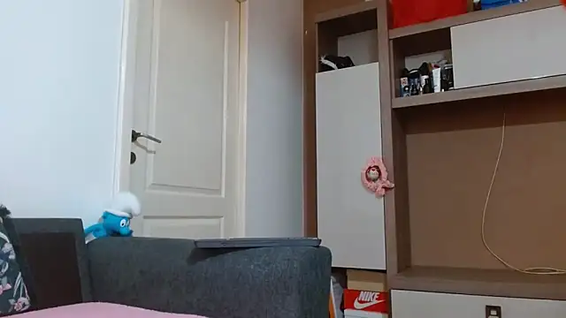 Snapshot of Erii18 chatting on 14, 4, 2026 Erii18 online show from 14, 4, 2026