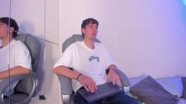 Emir Ozan  online show from 21, 11, 2025