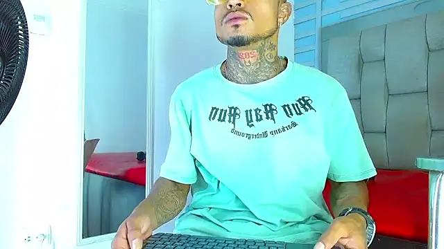 Hot Latino x online show from 8, 4, 2026