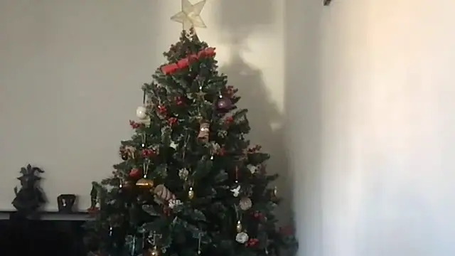 LittlemissjuicyJ online show from 2, 12, 2025