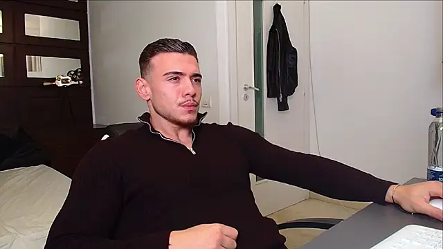 Snapshot of ElijahThorne chatting on 23, 11, 2025 ElijahThorne online show from 23, 11, 2025