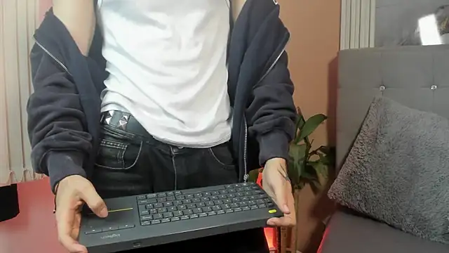 eren jeager online show from 8, 4, 2026