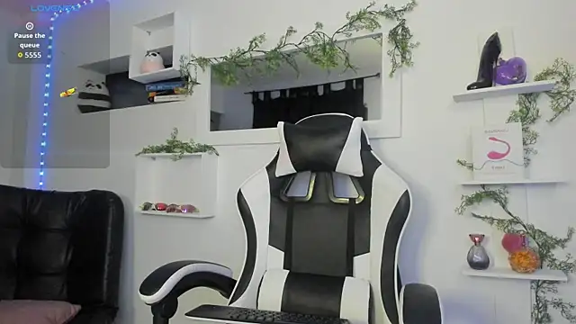 Ariel Laurentt online show from 19, 2, 2026