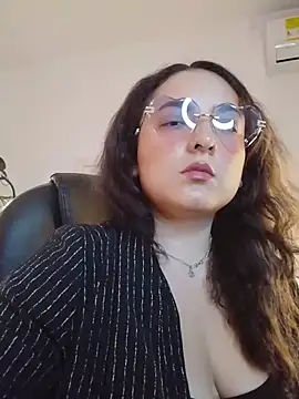 Roxxie saenz   online show from 28, 11, 2025