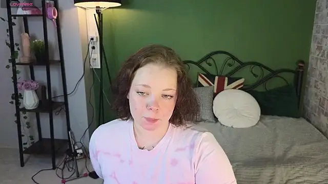 Snapshot of Vlada_vv chatting on 17, 7, 2026 Vlada vv online show from 17, 7, 2026