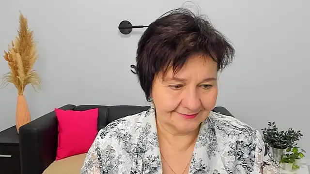 Snapshot of EveRalphes chatting on 2, 12, 2025 EveRalphes online show from 2, 12, 2025