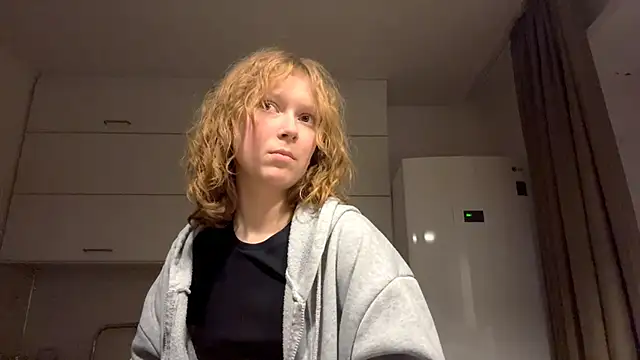 Snapshot of ElfriedaZwack chatting on 1, 12, 2025 ElfriedaZwack online show from 1, 12, 2025