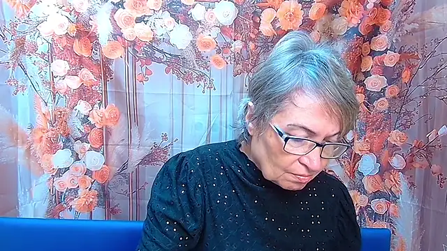 Snapshot of OlgaLuck chatting on 28, 11, 2025 OlgaLuck online show from 28, 11, 2025