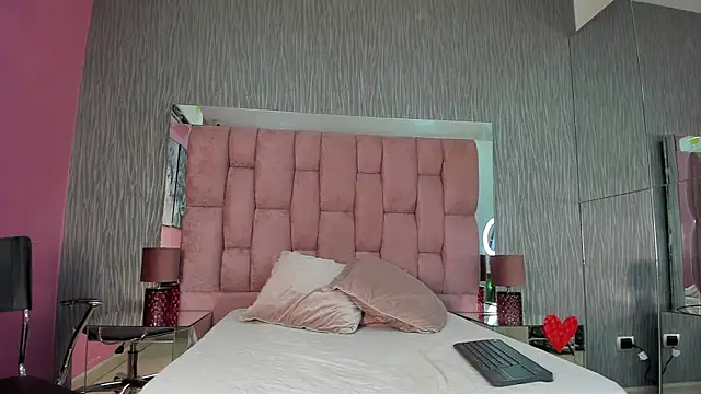 Fernanda Thail online show from 4, 12, 2025