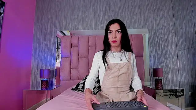 Fernanda Thail online show from 17, 12, 2025