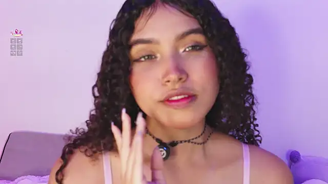 EloiseSweetxx online show from 7, 4, 2026