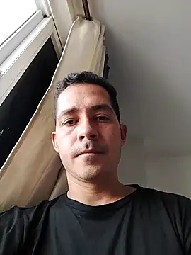 Snapshot of Logan_hetero1 chatting on 23, 11, 2025 Logan hetero1 online show from 23, 11, 2025