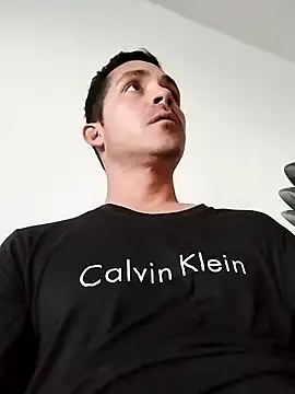 Snapshot of Logan_hetero1 chatting on 2, 12, 2025 Logan hetero1 online show from 2, 12, 2025