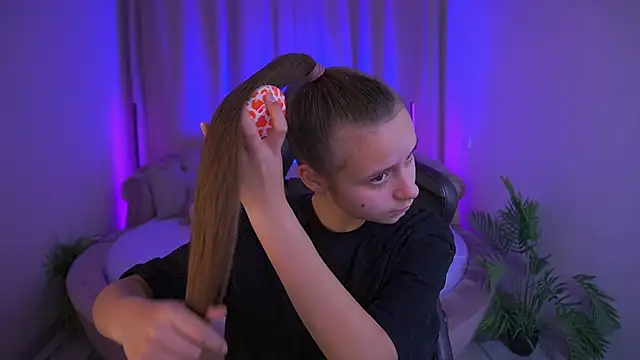 TinyNatalie online show from 24, 11, 2025