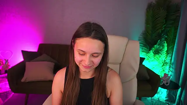 Snapshot of TinyNatalie chatting on 5, 7, 2026 TinyNatalie online show from 5, 7, 2026