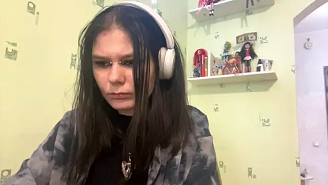 TraceeSchutt online show from 4, 12, 2025