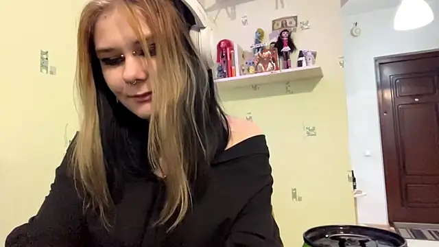 TraceeSchutt online show from 18, 12, 2025