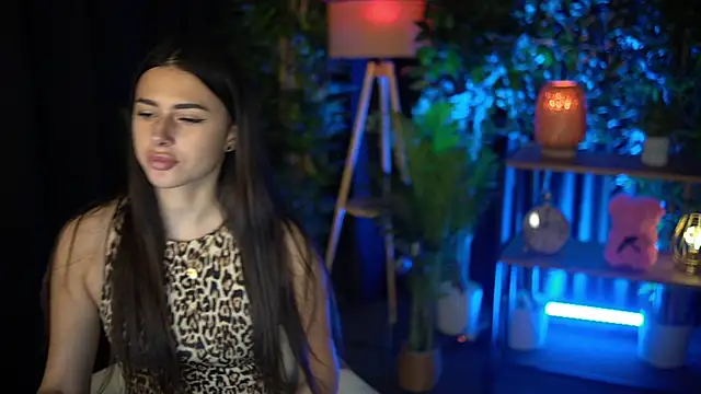 LuxeAvelyn online show from 26, 11, 2025