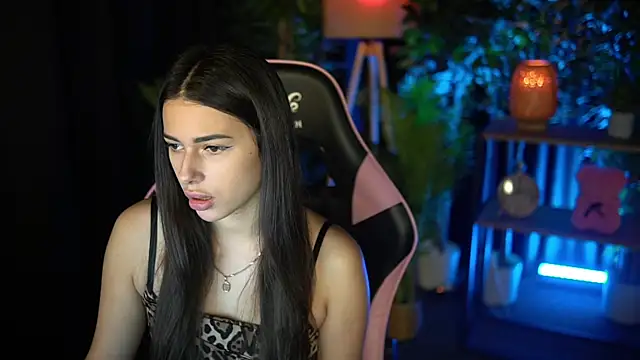 LuxeAvelyn online show from 28, 11, 2025