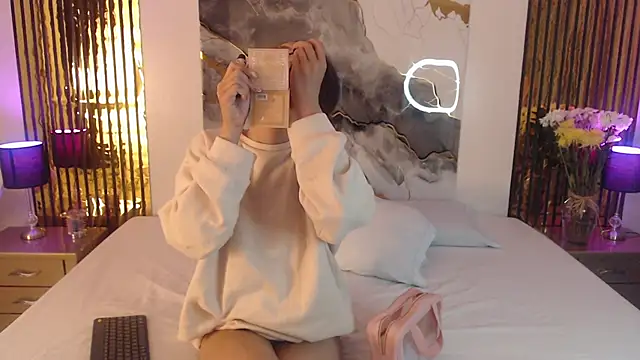 MiticaBrennet  online show from 7, 2, 2026