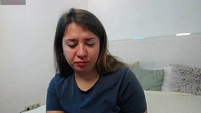 Leona Rae online show from 12, 1, 2026