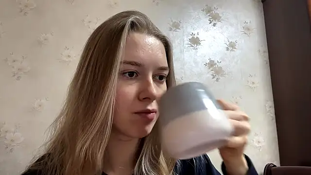 Snapshot of MichikoWienandt chatting on 28, 11, 2025 MichikoWienandt online show from 28, 11, 2025