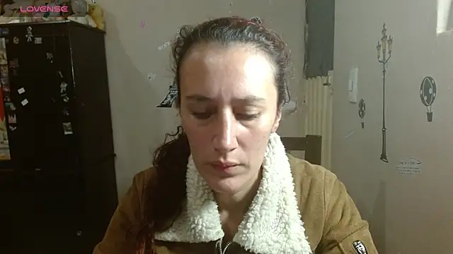 Snapshot of CASSANDRA_BROWN chatting on 1, 12, 2025 CASSANDRA BROWN online show from 1, 12, 2025