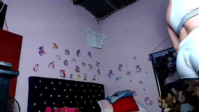 ShantalTsFox online show from 9, 4, 2026