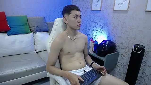 LoganFoster  online show from 18, 12, 2025