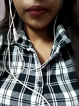 Snapshot of simmi02 chatting on 23, 11, 2025 simmi02 online show from 23, 11, 2025