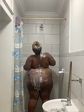 cuddlegiantbear online show from 24, 11, 2025