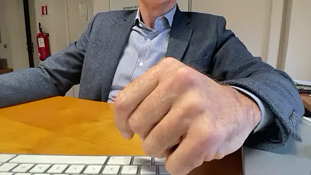 Snapshot of SimonZydar chatting on 24, 11, 2025 SimonZydar online show from 24, 11, 2025