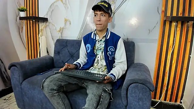 Snapshot of Alex_LatinBoy18 chatting on 23, 11, 2025 Alex LatinBoy18 online show from 23, 11, 2025