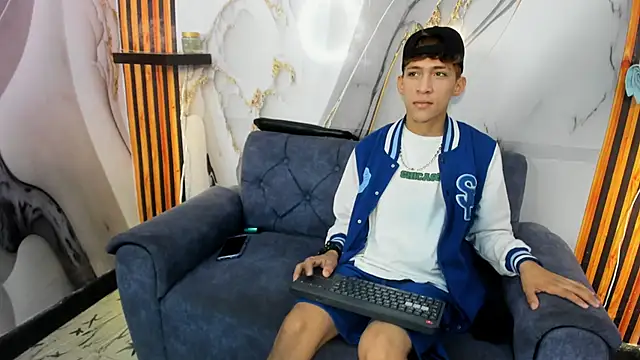 Snapshot of Alex_LatinBoy18 chatting on 25, 11, 2025 Alex LatinBoy18 online show from 25, 11, 2025