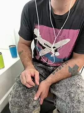 2addictivelyhorny online show from 10, 6, 2026